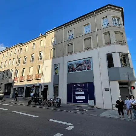 Les De Catherine, La 35 Lejlighed *