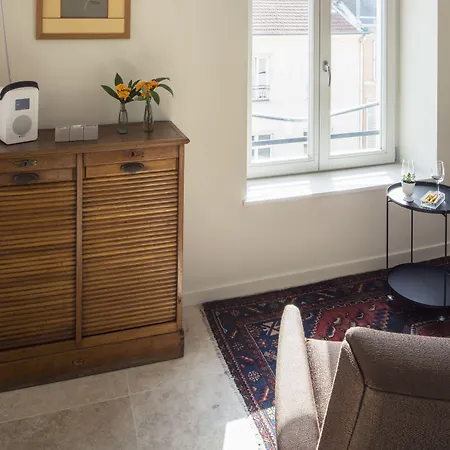 Les De Catherine, La 35 Lejlighed *