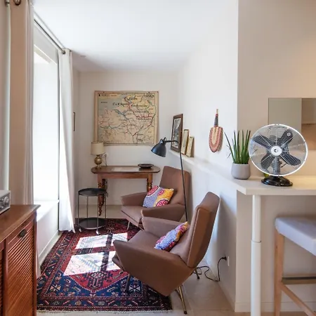 Les De Catherine, La 35 Lejlighed *