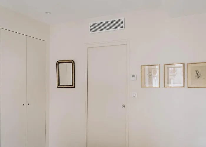 Les De Catherine, La 35 Lejlighed *